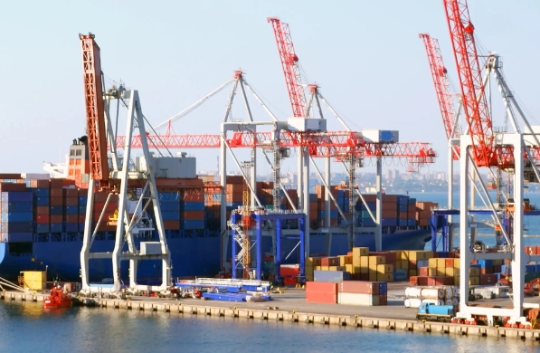 美國(guó)貨代行業(yè)作為全球貿(mào)易的關(guān)鍵一環(huán)，將繼續(xù)發(fā)揮著不可替代的作用