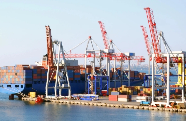 美國(guó)是全球大經(jīng)濟(jì)體之一，貨代行業(yè)在繁榮的國(guó)際貿(mào)易中扮演重要角色